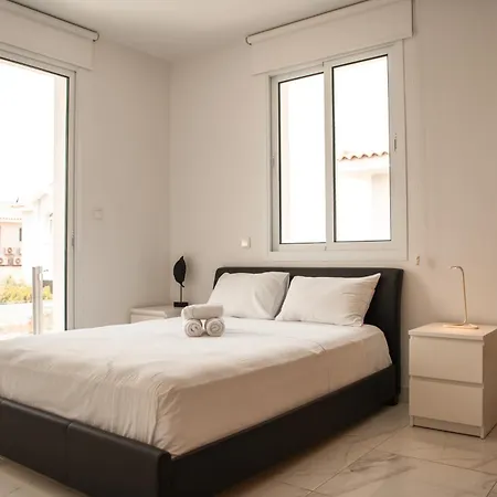 Vila Saturn Larnaca