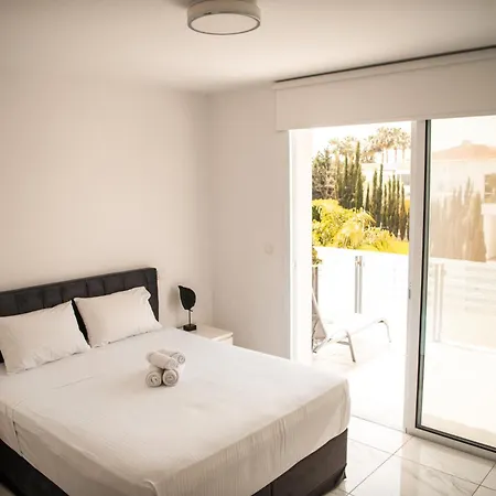 Vila Saturn Larnaca